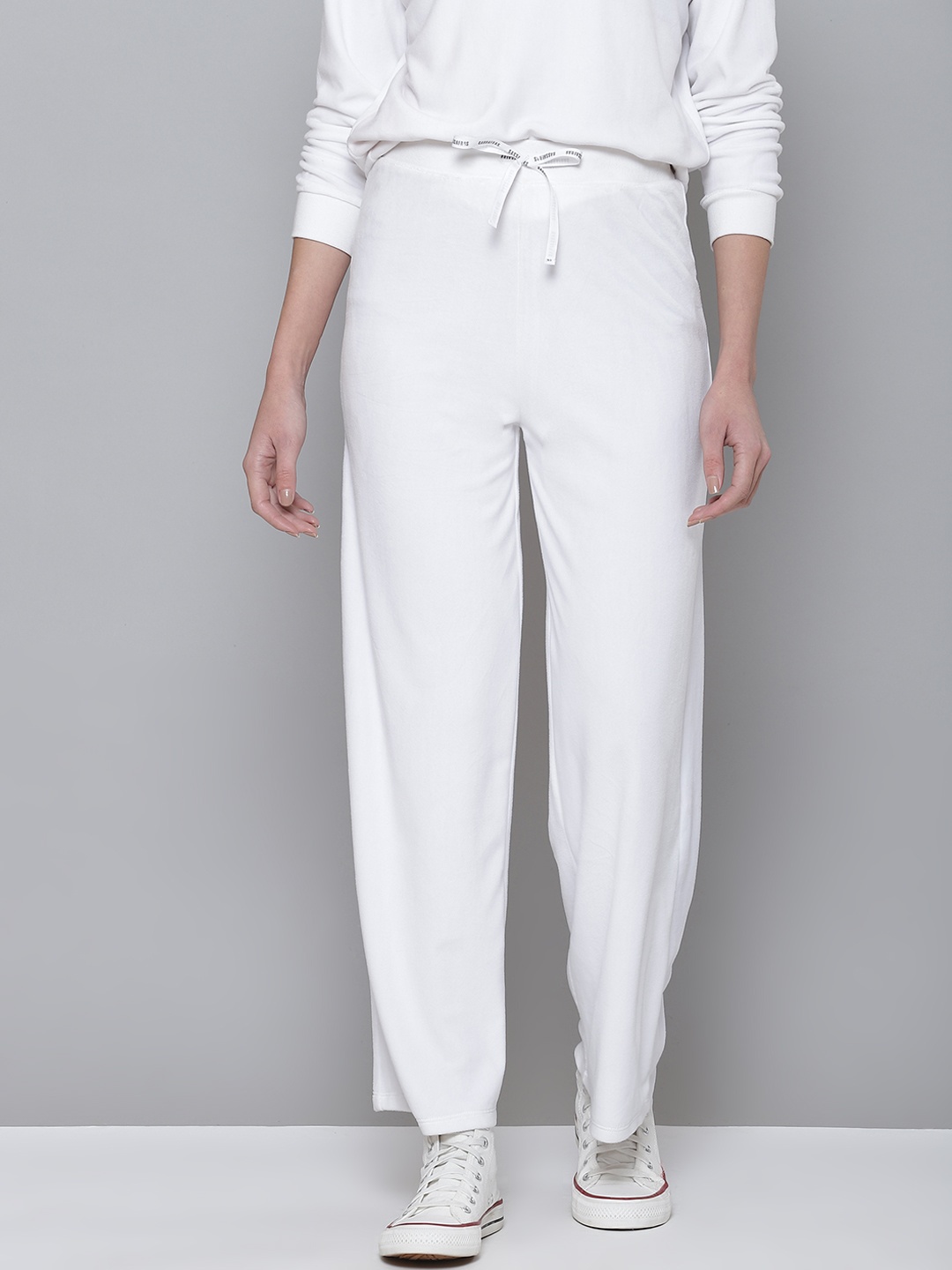 

SASSAFRAS Women White Solid Wide Leg Track Pant