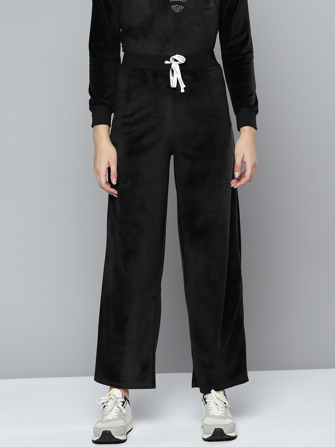

SASSAFRAS Women Black Solid Velvet Wide Leg Cropped Track Pants