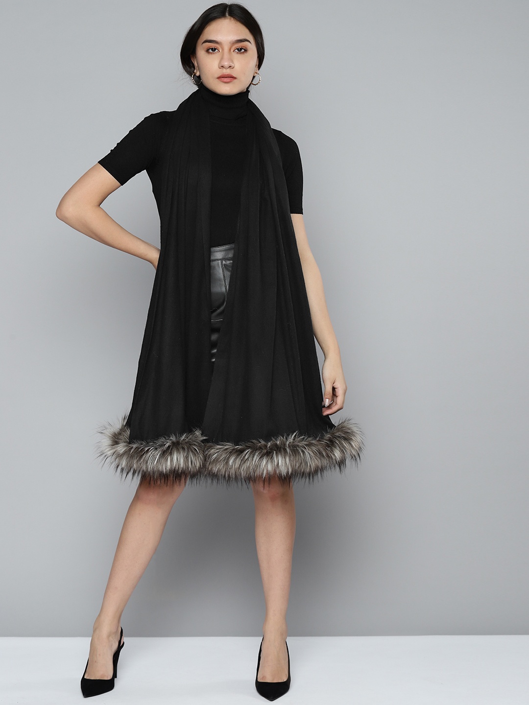 

SASSAFRAS Women Black Stole