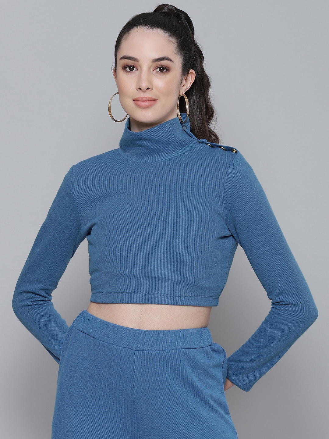 

SASSAFRAS Blue Buttoned Neck Crop Top