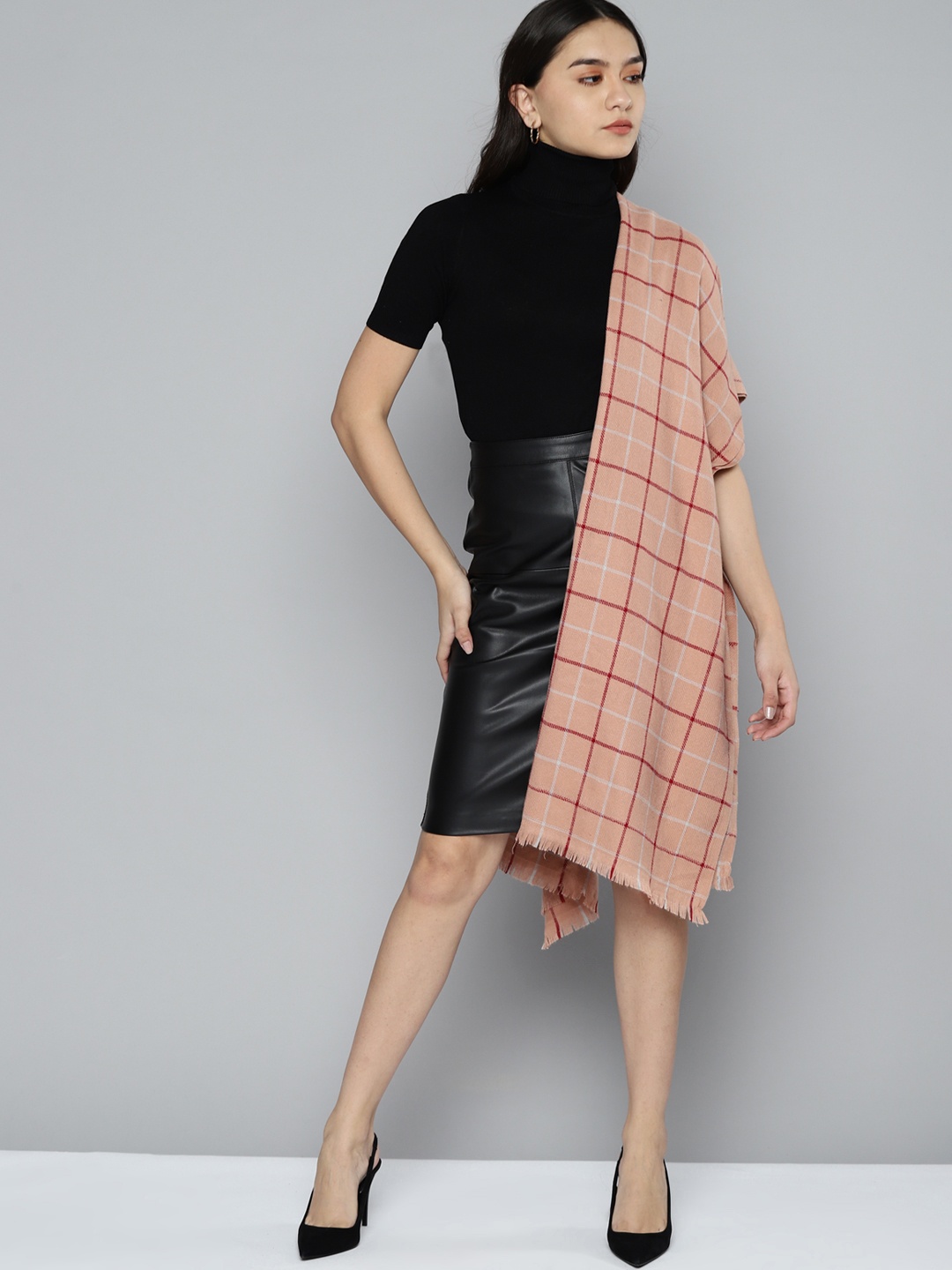 

SASSAFRAS Women Peach-Coloured & Maroon Checked Stole