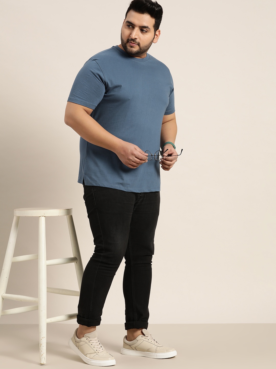 

Sztori Men Plus Size Blue Solid T-shirt