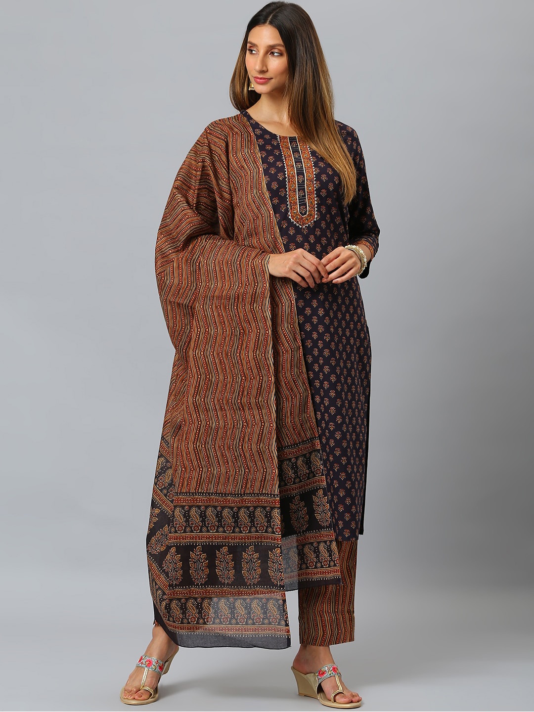 

SIAH Women Navy Blue & Red Floral Printed Pure Cotton Kurta With Trousers & Dupatta