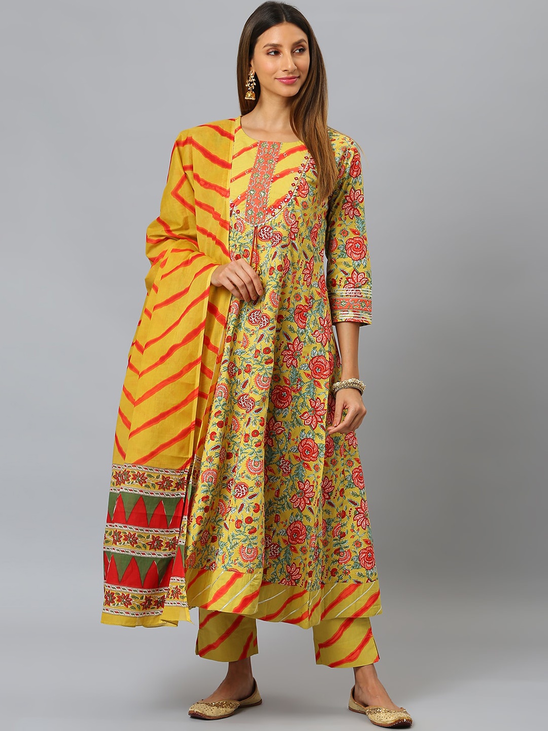 

SIAH Women Yellow Printed Empire Sequinned Pure Cotton Kurti with Trousers & With Dupatta