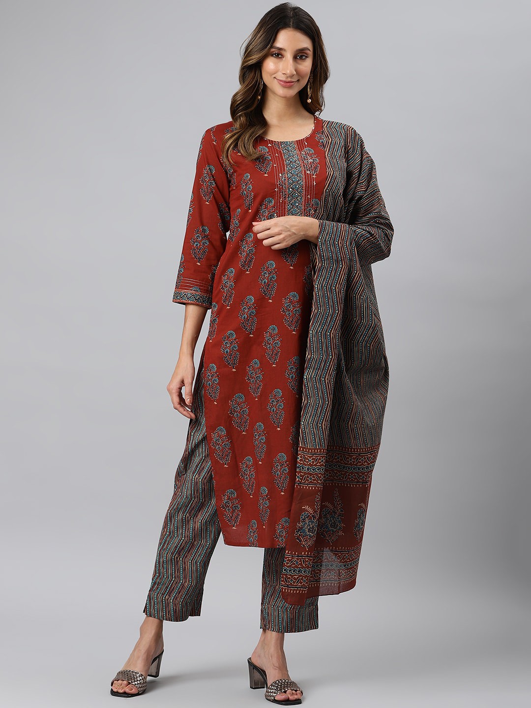 

SIAH Women Red Ethnic Motifs Printed Regular Sequinned Pure Cotton Kurti with Trousers & With Dupatta