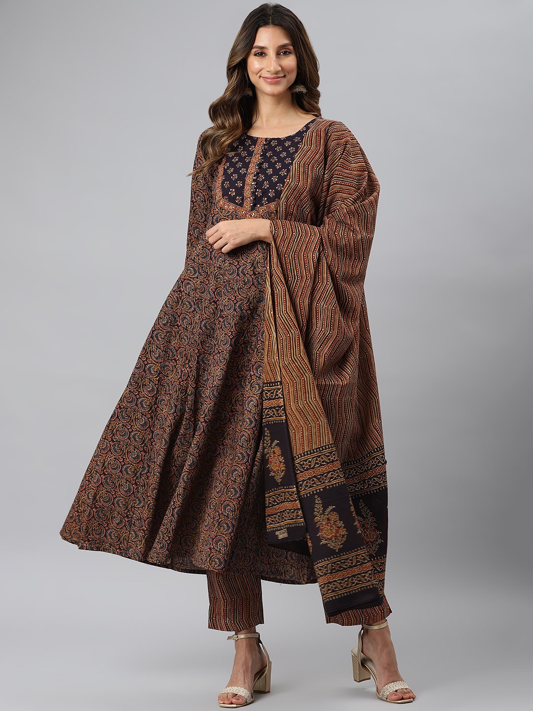 

SIAH Women Navy Blue & Red Ethnic Motifs Sequinned Pure Cotton Kurta & Trousers & Dupatta
