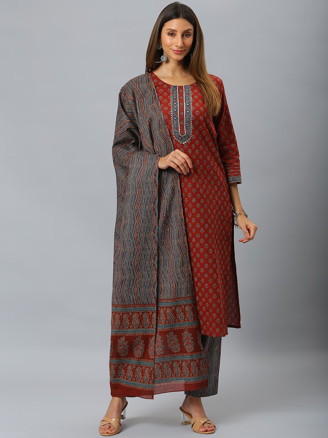 

SIAH Women Maroon Yoke Design Regular Gotta Patti Pure Cotton Kurta with Trousers & With Dupatta