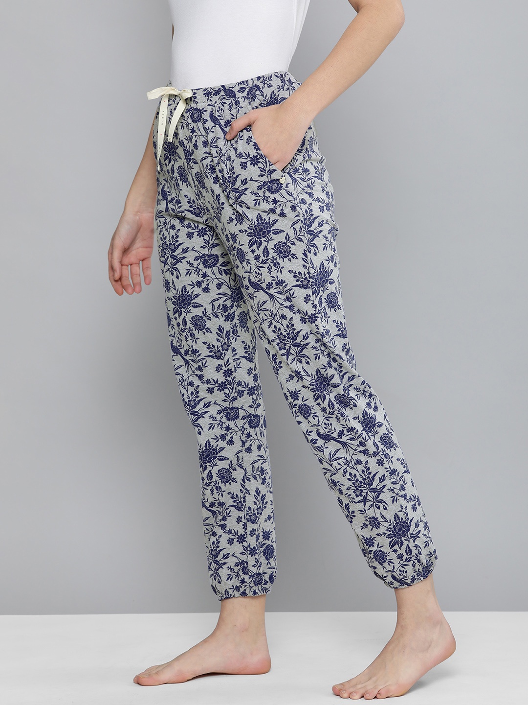 

Chemistry Women Grey & Blue Printed Jogger Lounge Pants
