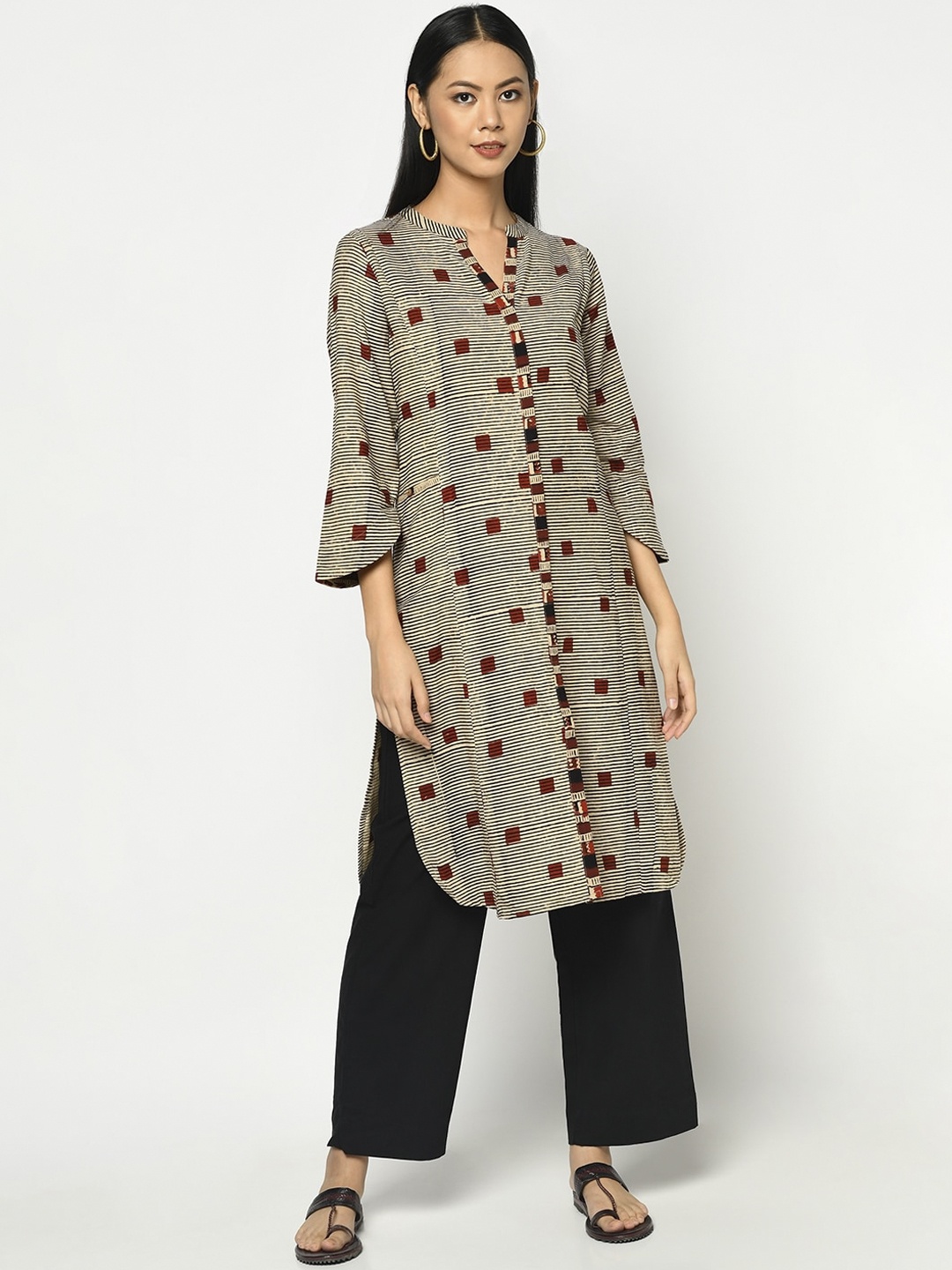 

Fabindia Women Beige & Red Geometric Printed Flared Sleeves Kurta