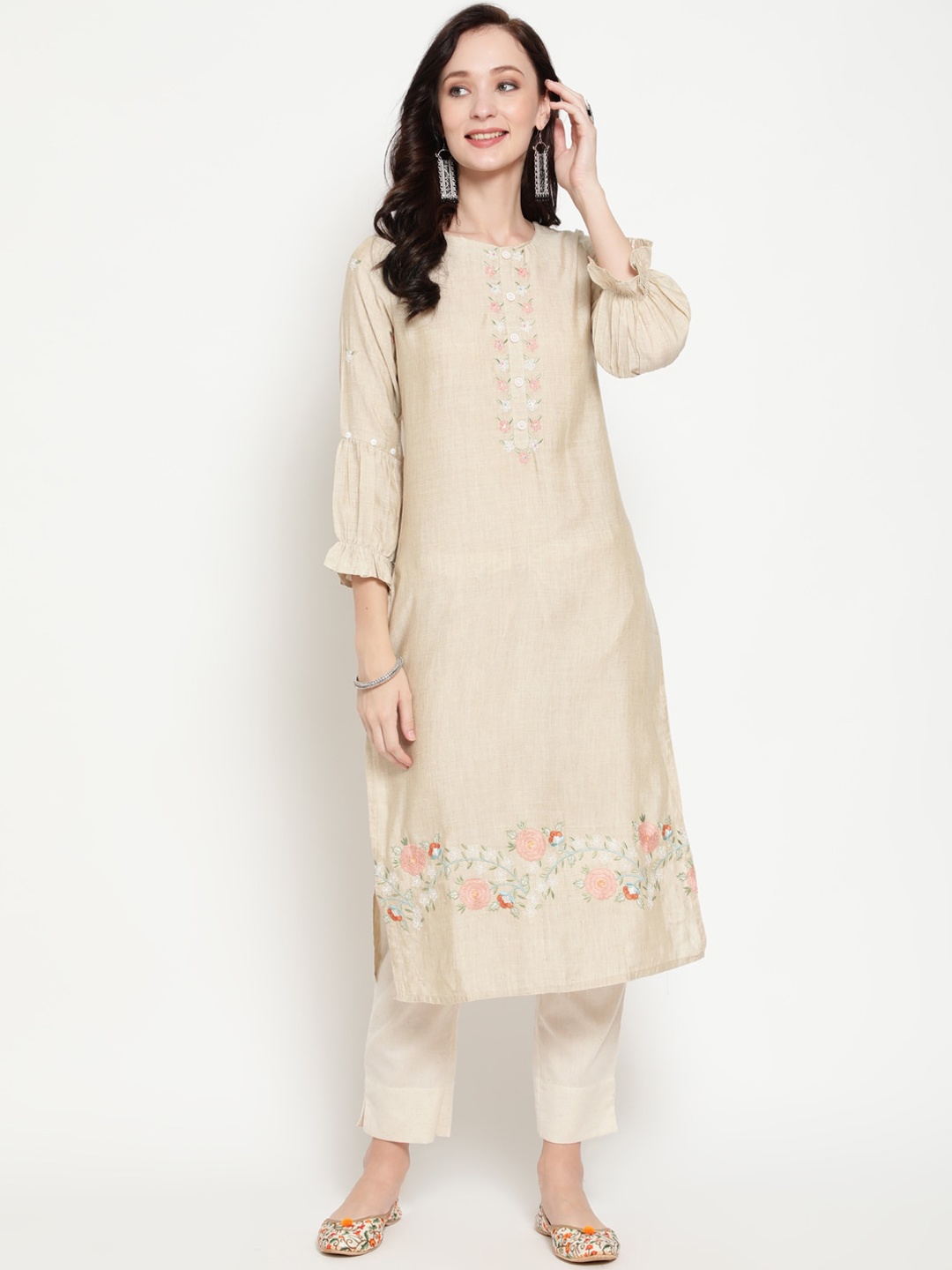 

antaran Women Cream-Coloured Floral Embroidered Kurta