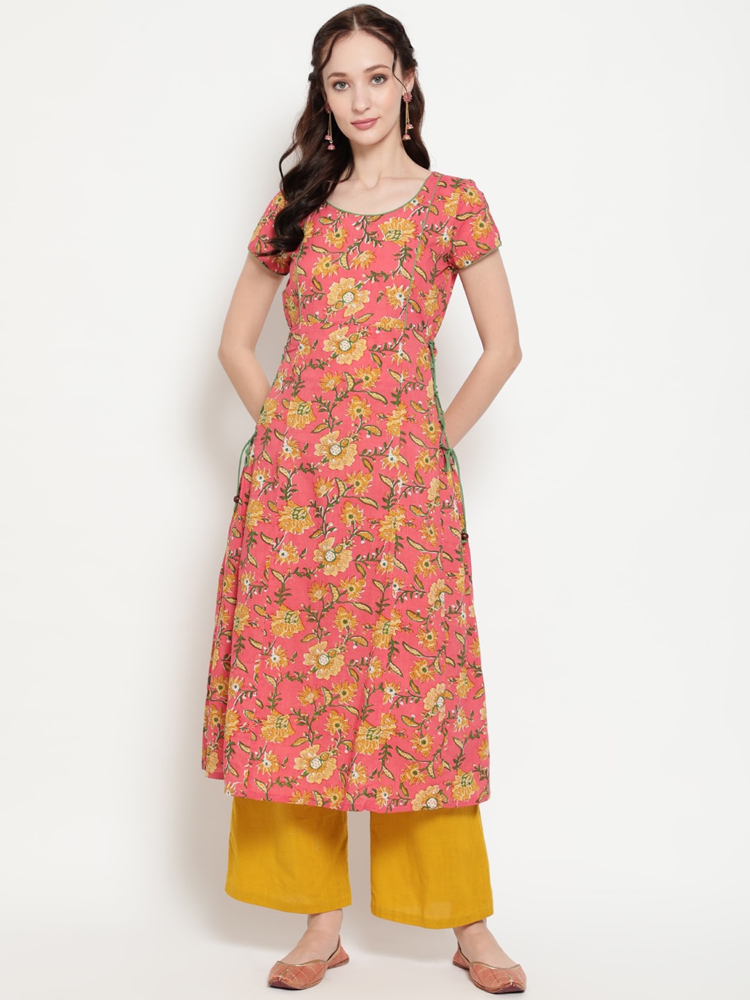 

antaran Women Pink Floral Printed Thread Work Kurta