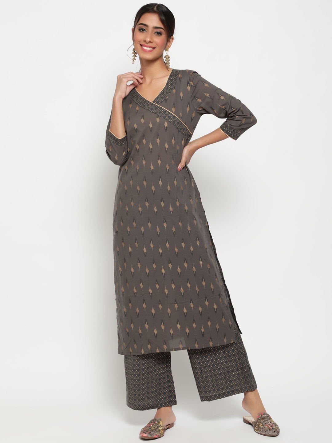 

antaran Women Charcoal Printed Angrakha Pure Cotton Kurta with Palazzos