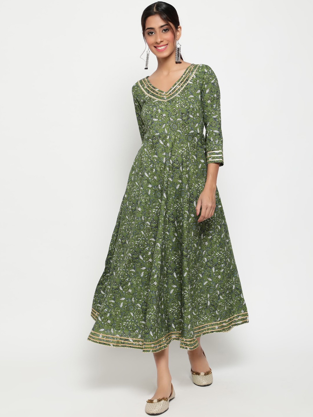 

antaran Women Green & Grey Floral Printed V-neck Anarkali Kurta