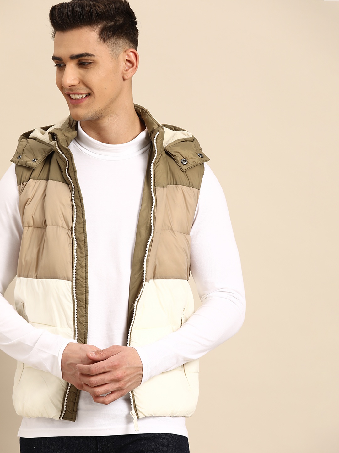 

United Colors of Benetton Men Khaki & Beige Colourblocked Padded Jacket