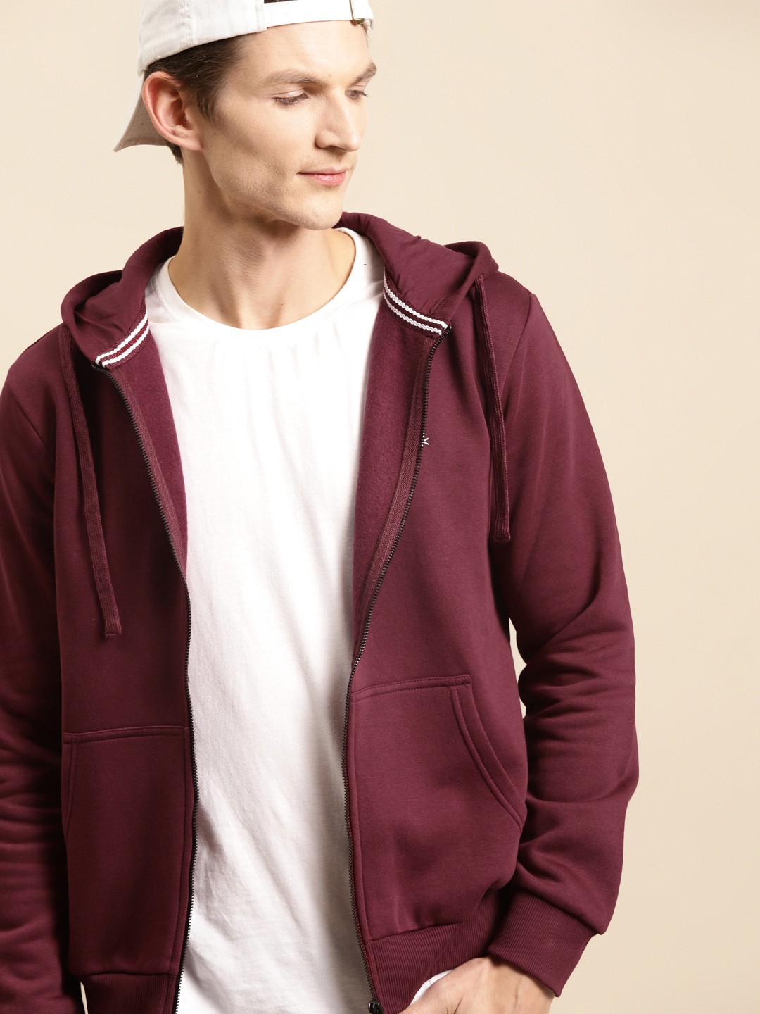 

United Colors of Benetton Men Maroon Hooded Sweatshirt