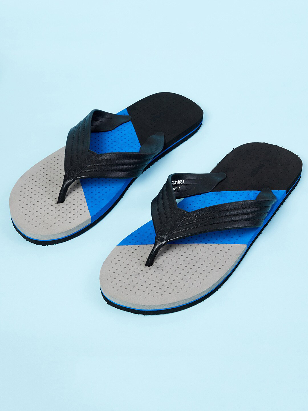 

max Women Grey & Black Colourblocked Rubber Thong Flip-Flops