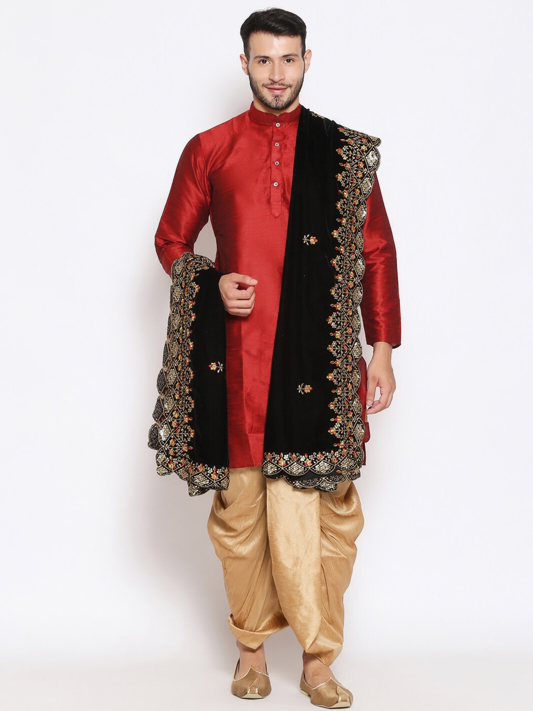 

Dupatta Bazaar Men Black & Red Embroidered Velvet Dupatta with Zardozi