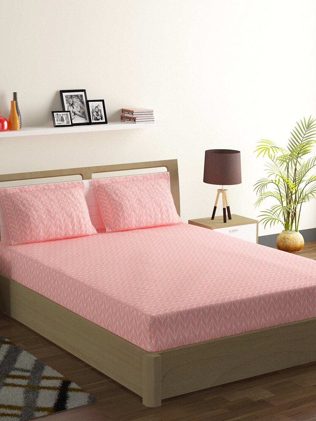 

SWAYAM Pink & White Geometric 144 TC King Bedsheet with 2 Pillow Covers