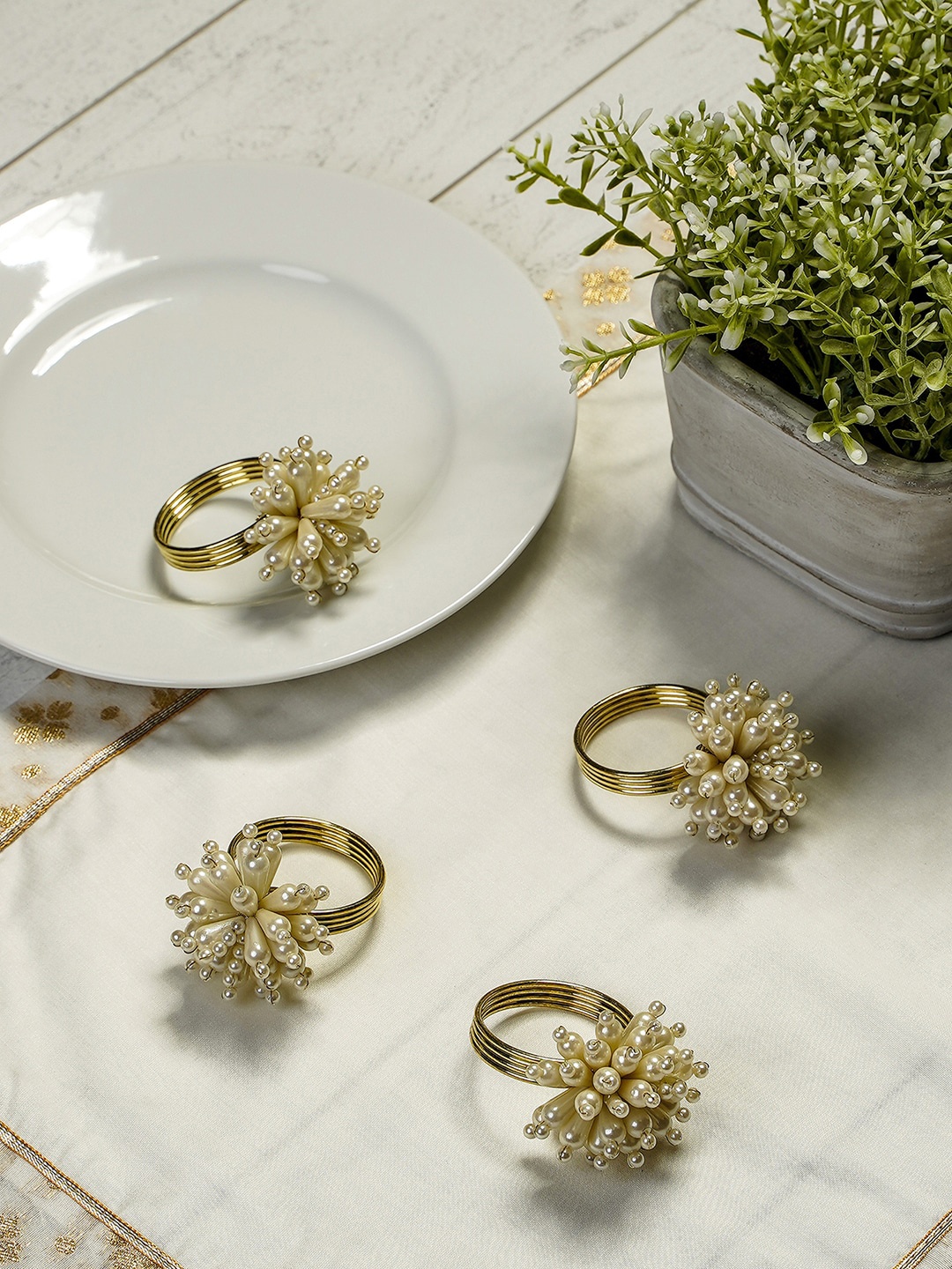 

Pure Home and Living Set of 4 Gold Mason Pearl Napkin Rings