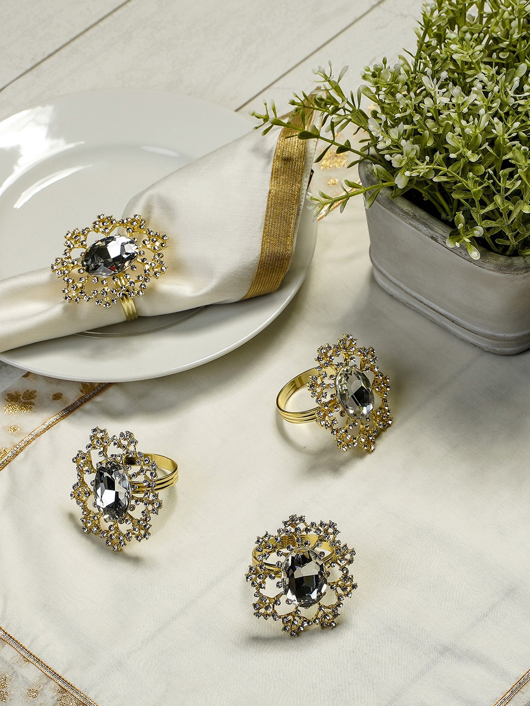 

Pure Home and Living Set of 4 Clear Crystal Sunburst Napkin Rings, Transparent