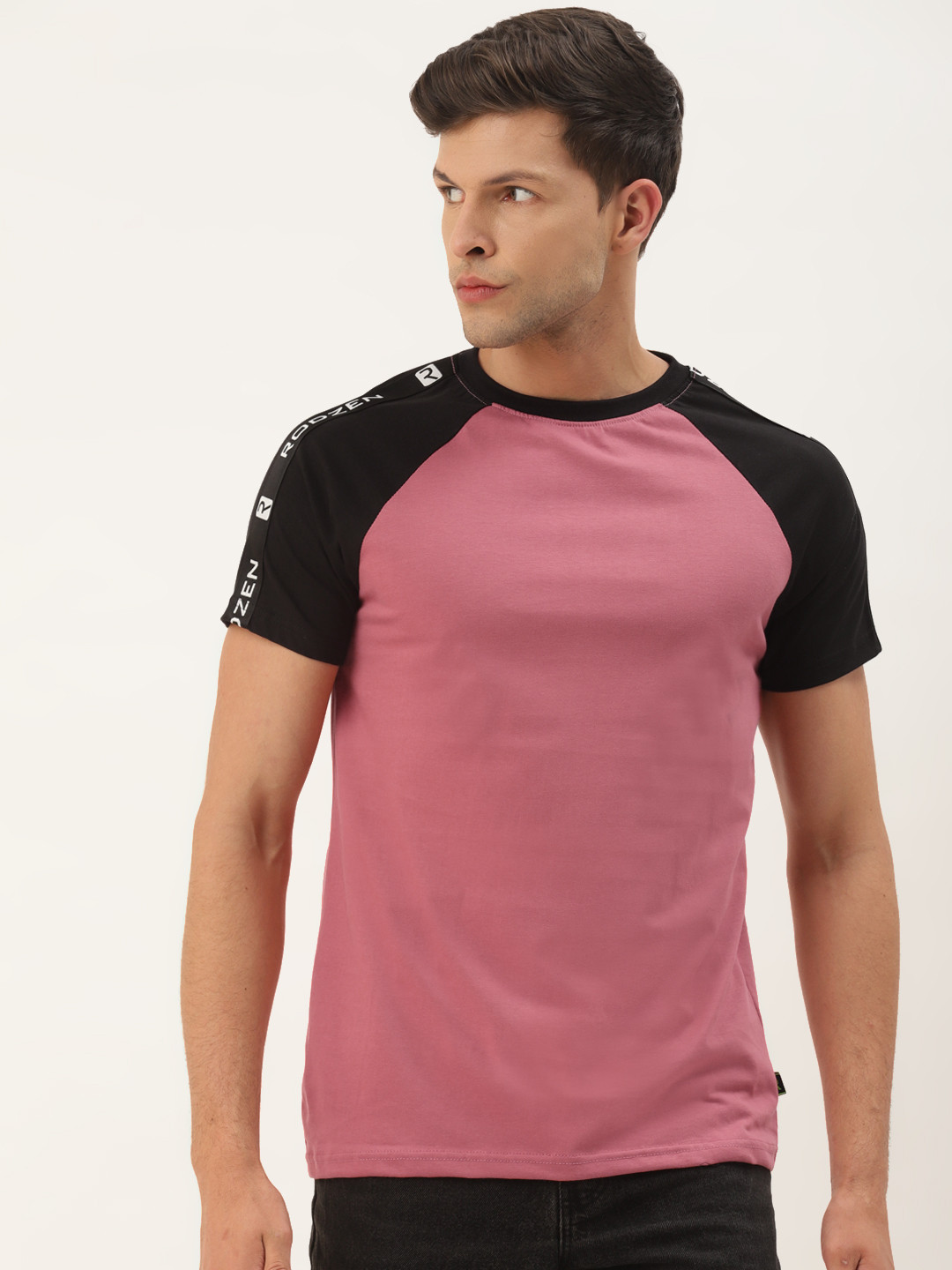 

Rodzen Men Pink & Black Slim Fit T-shirt