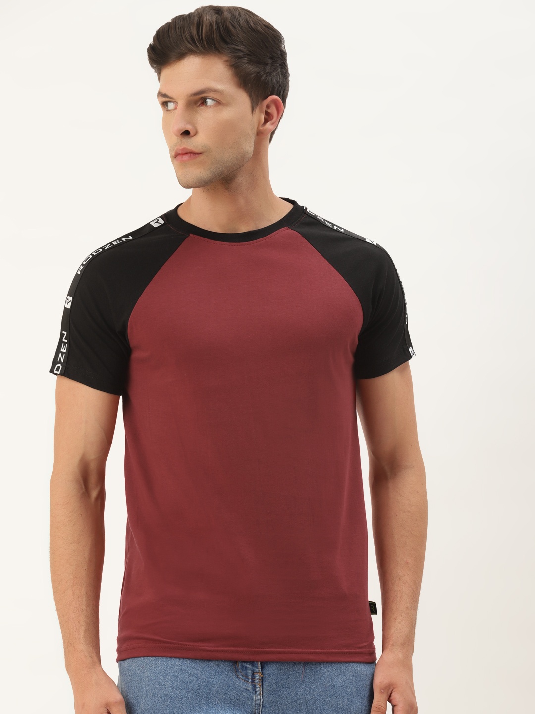 

Rodzen Men Maroon & Black Slim Fit T-shirt