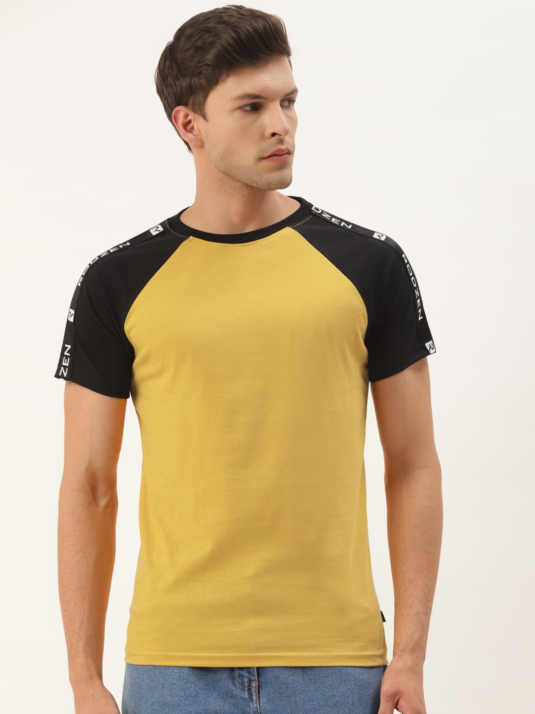 

Rodzen Men Mustard Yellow & Black 5 Slim Fit T-shirt