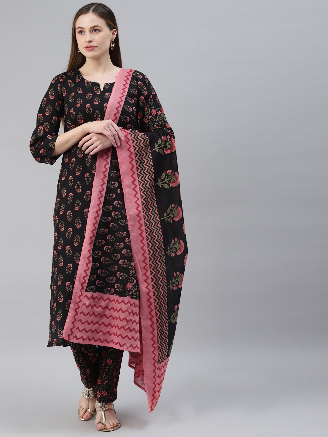 

PIROH Women Black Floral Printed Regular Pure Cotton Kurta with Trousers & With Dupatta