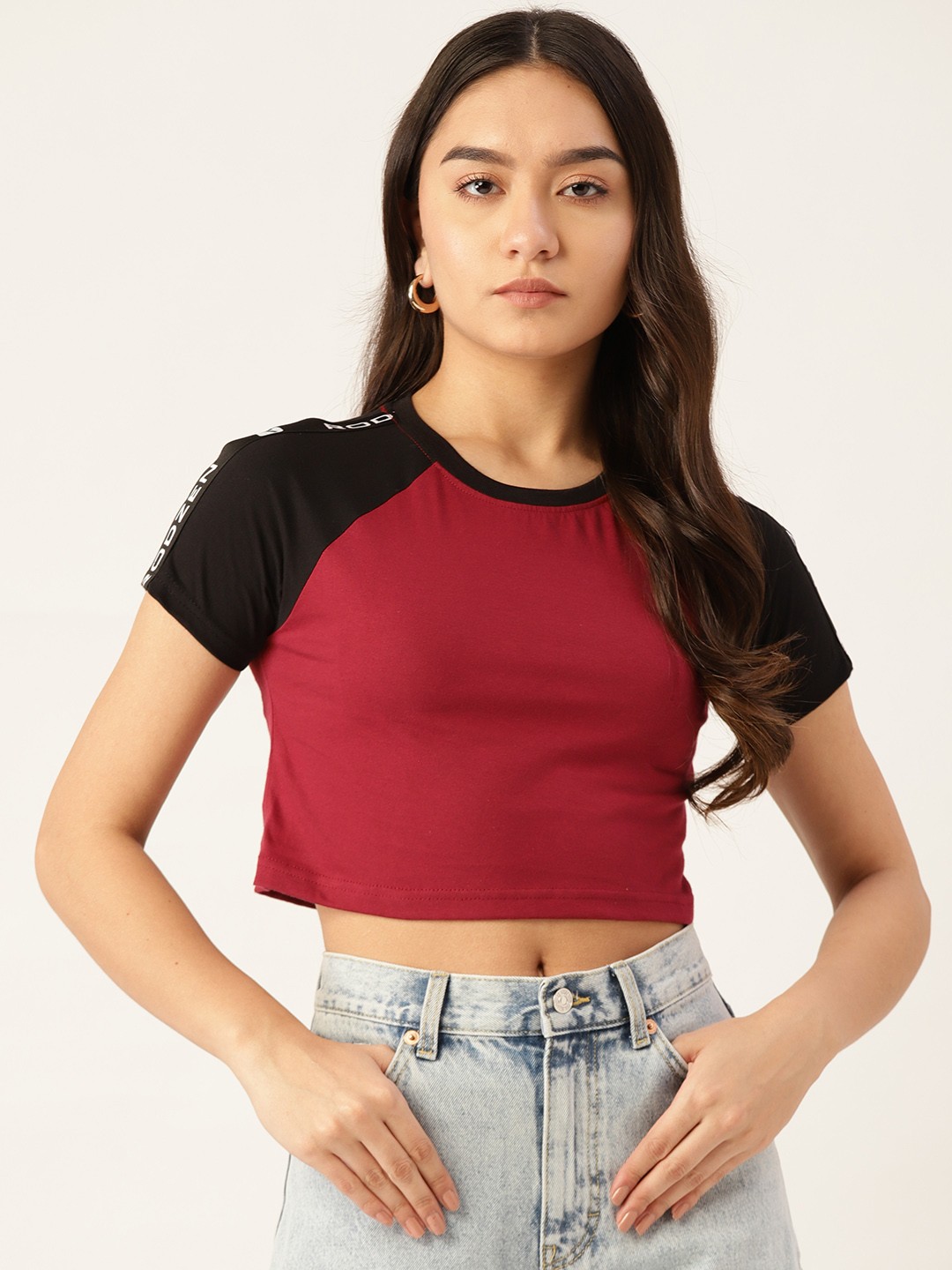 

Rodzen Women Maroon & Black Solid Pure Cotton Slim Fit Crop T-shirt