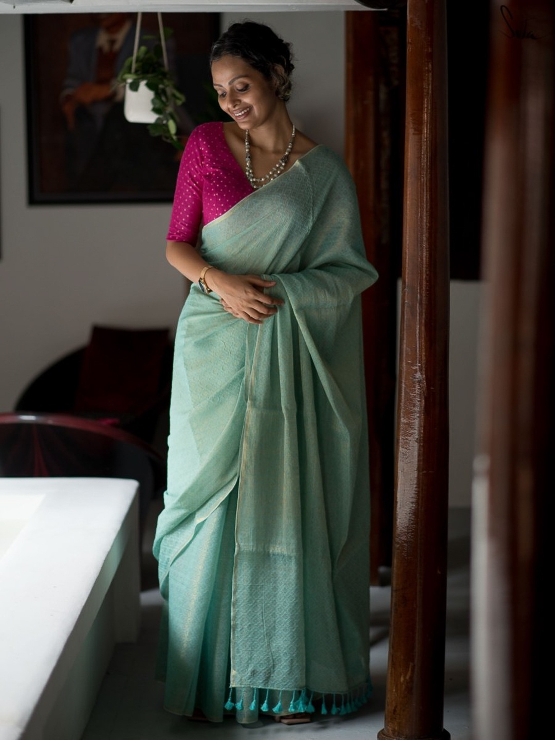 

Suta Teal Blue & Gold-Toned Woven Design Zari Saree, Green