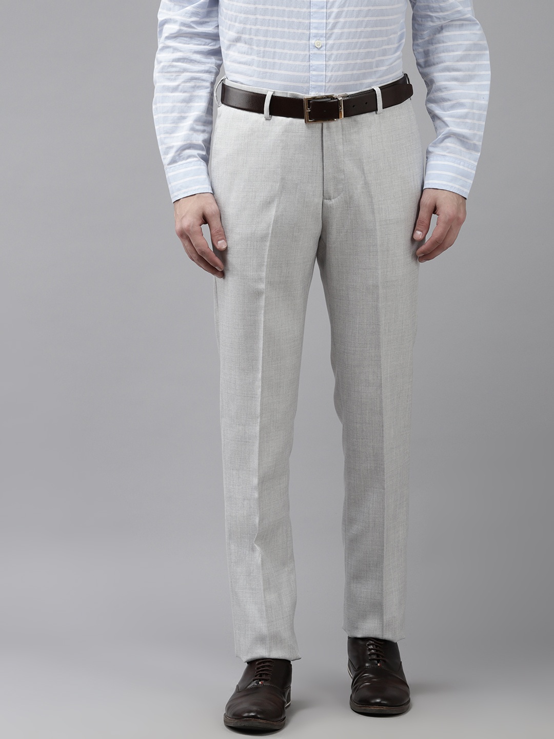 

Arrow Men Grey Solid Tapered Fit Trousers