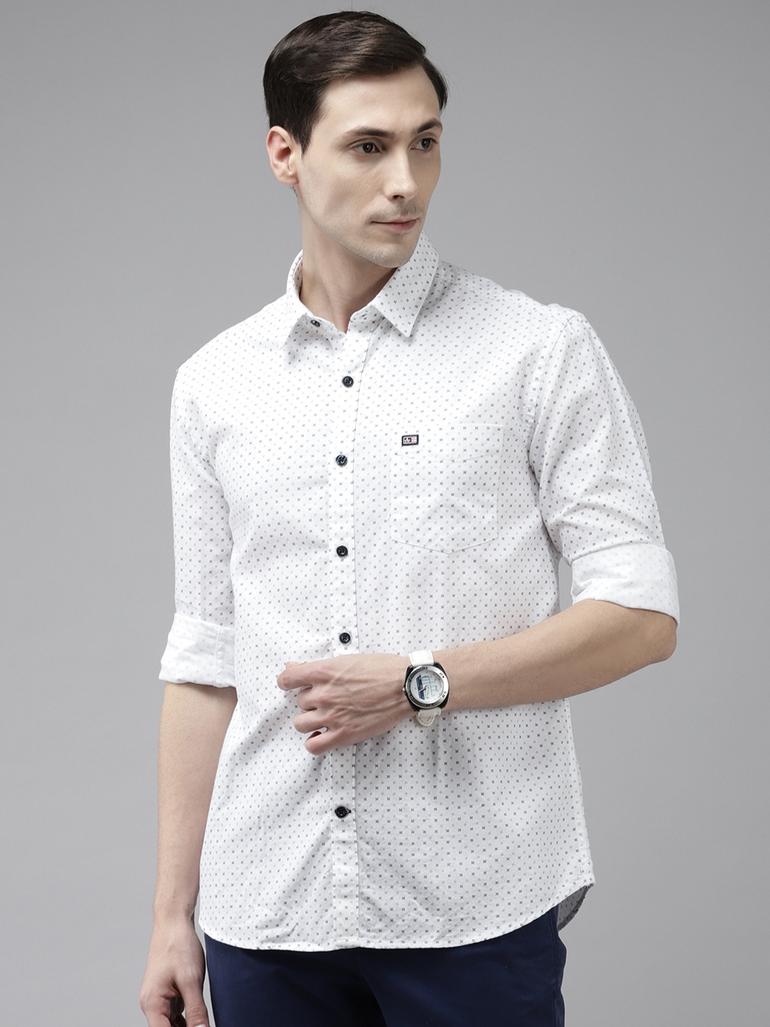 

Arrow Men White & Navy Blue Pure Cotton Slim Fit Geometric Print Casual Shirt