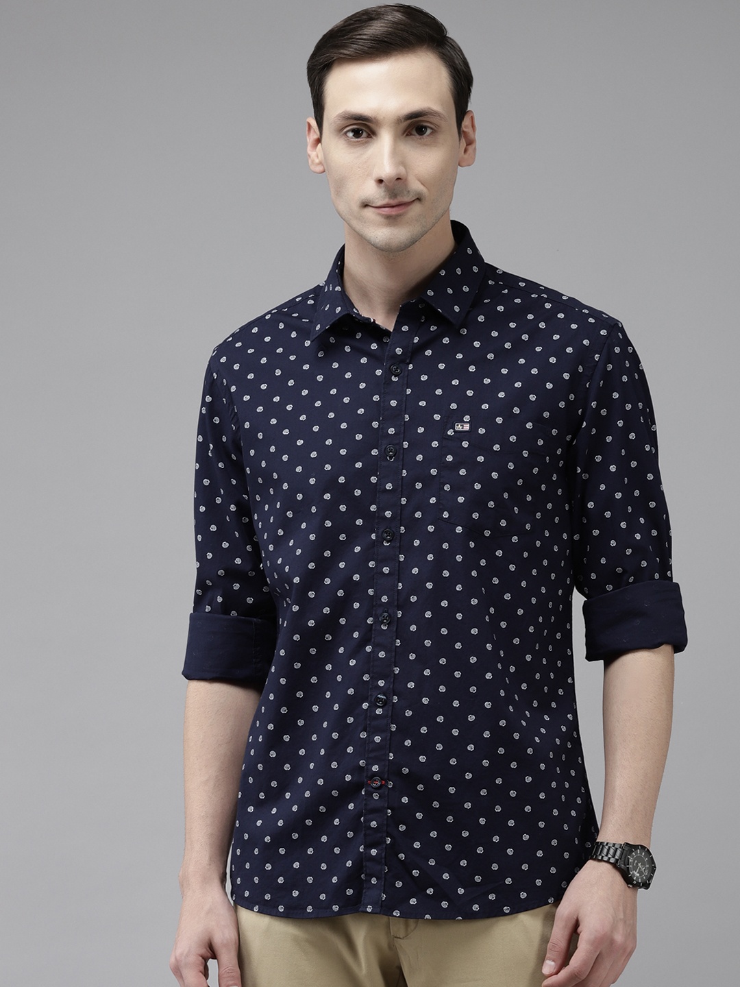 

Arrow Men Navy Blue & White Slim Fit Shell Print Cotton Casual Shirt