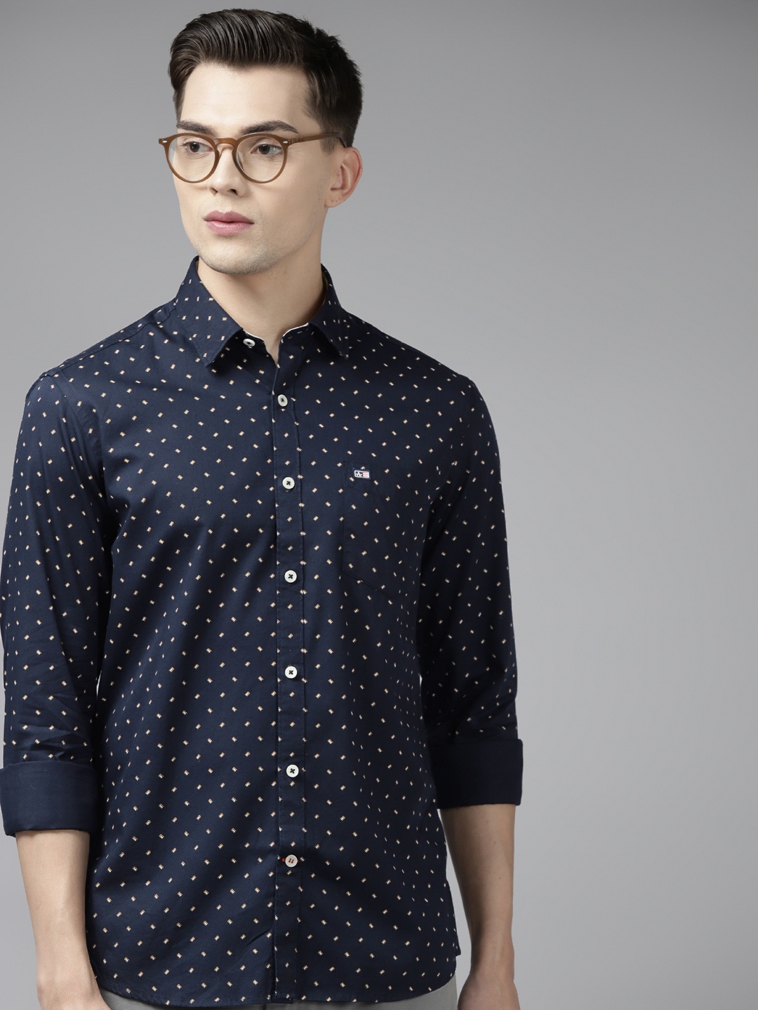 

Arrow Men Blue & White Cotton Geometric Print Slim Fit Casual Shirt