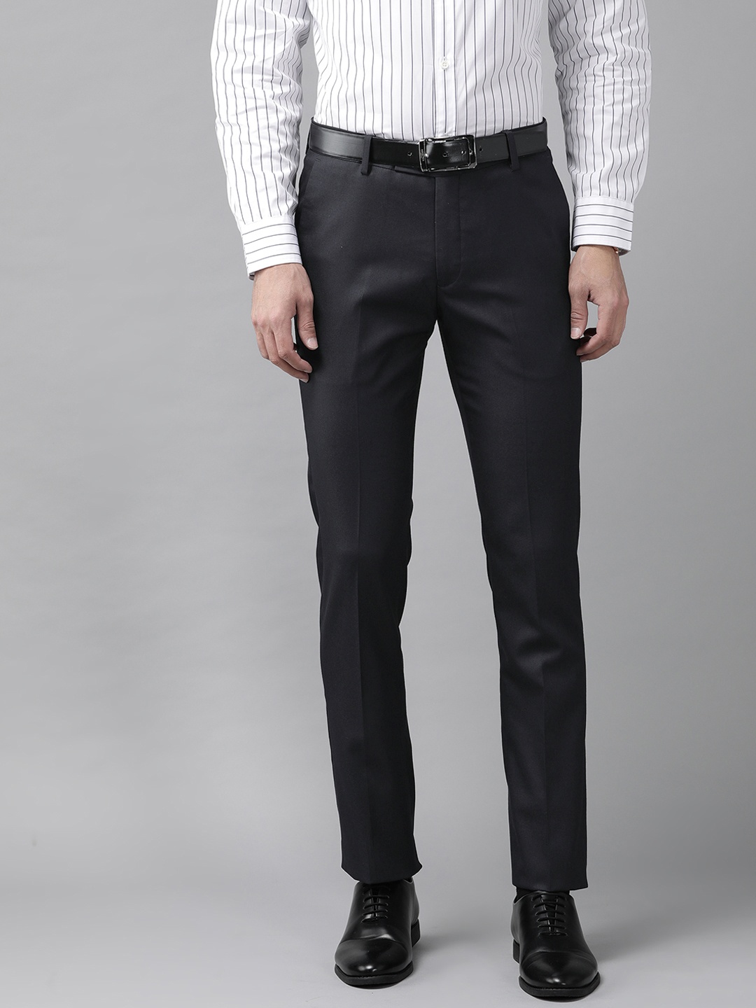 

Arrow Men Navy Blue Solid Tapered Fit Formal Trousers