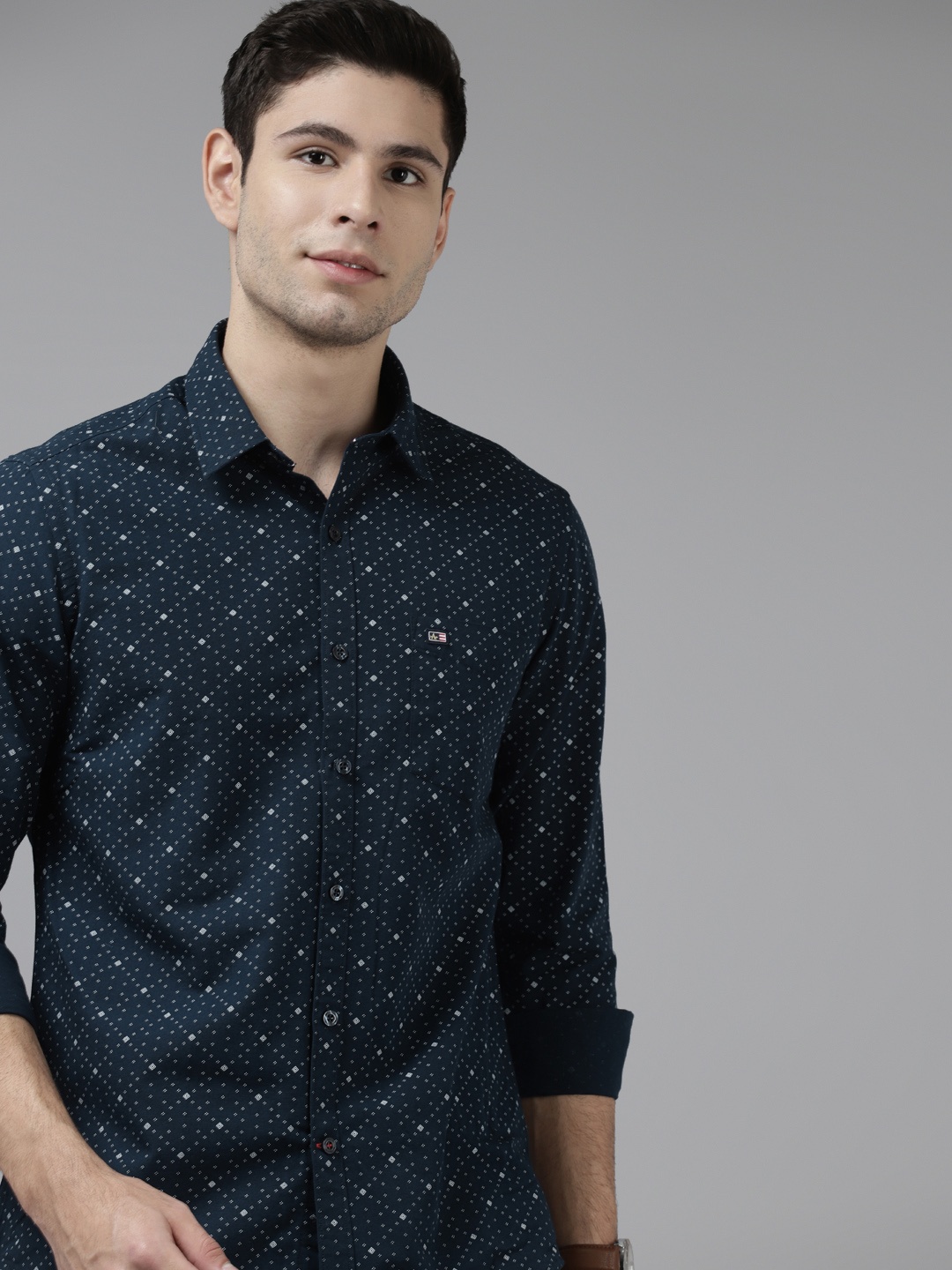 

Arrow Men Navy Blue & White Slim Fit Printed Pure Cotton Shirt
