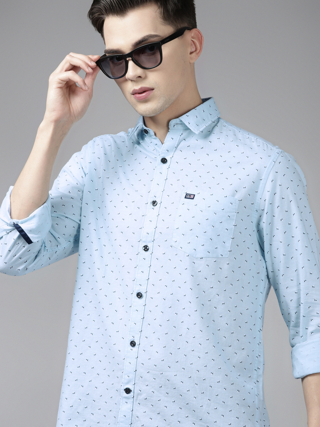

Arrow Men Blue & Grey Cotton Slim Fit Abstract Print Casual Shirt