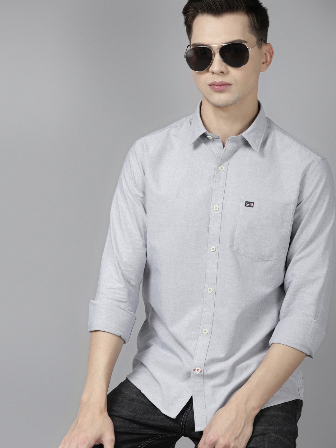 

Arrow Men Grey Cotton Solid Slim Fit Casual Shirt
