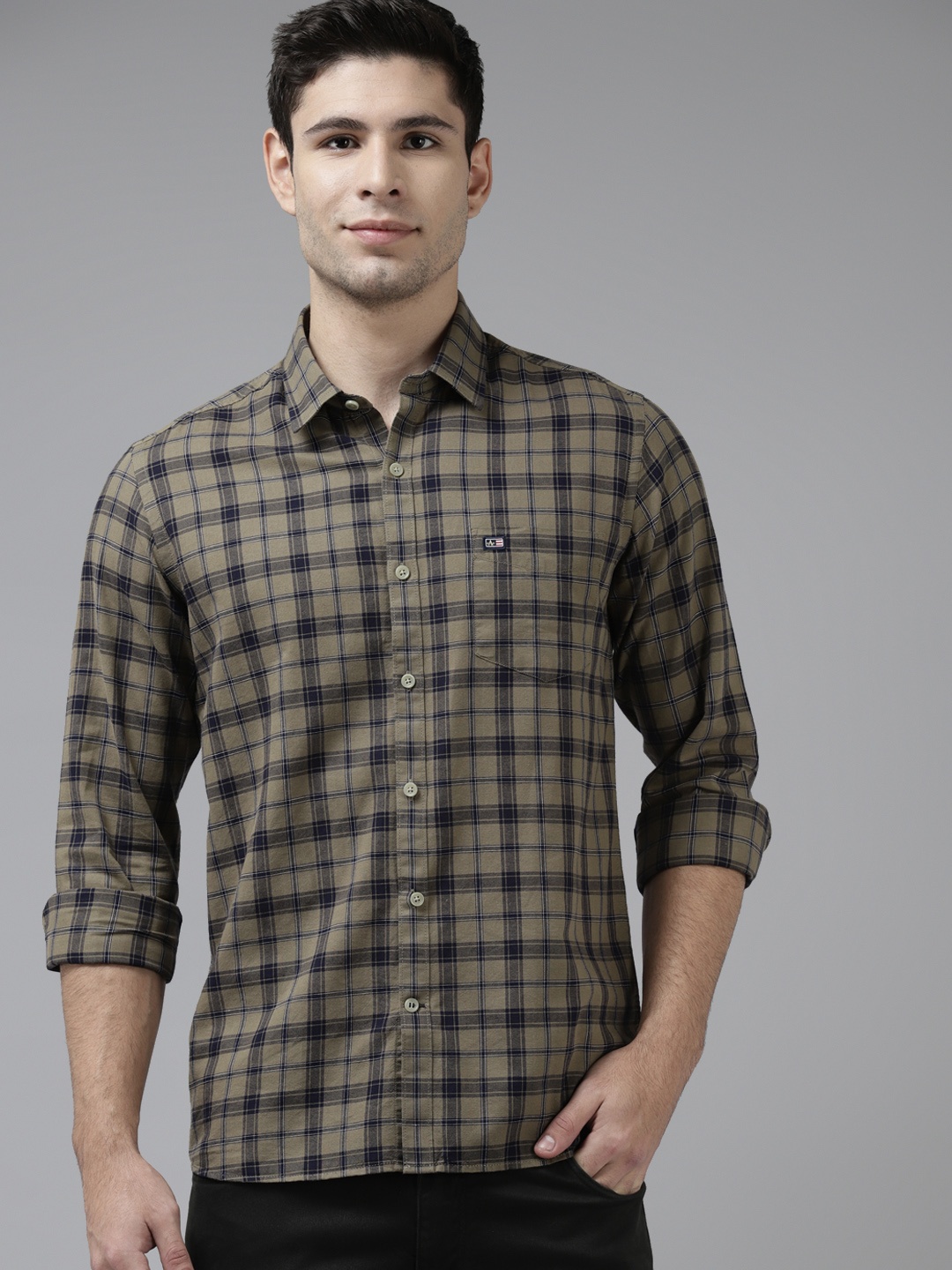 

Arrow Men Brown & Navy Blue Pure Cotton Slim Fit Checked Casual Shirt