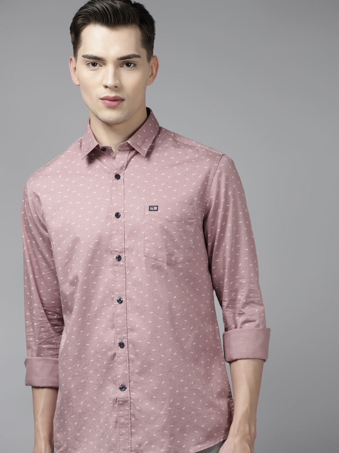 

Arrow Men Peach-Coloured & White Pure Cotton Slim Fit Abstract Print Casual Shirt