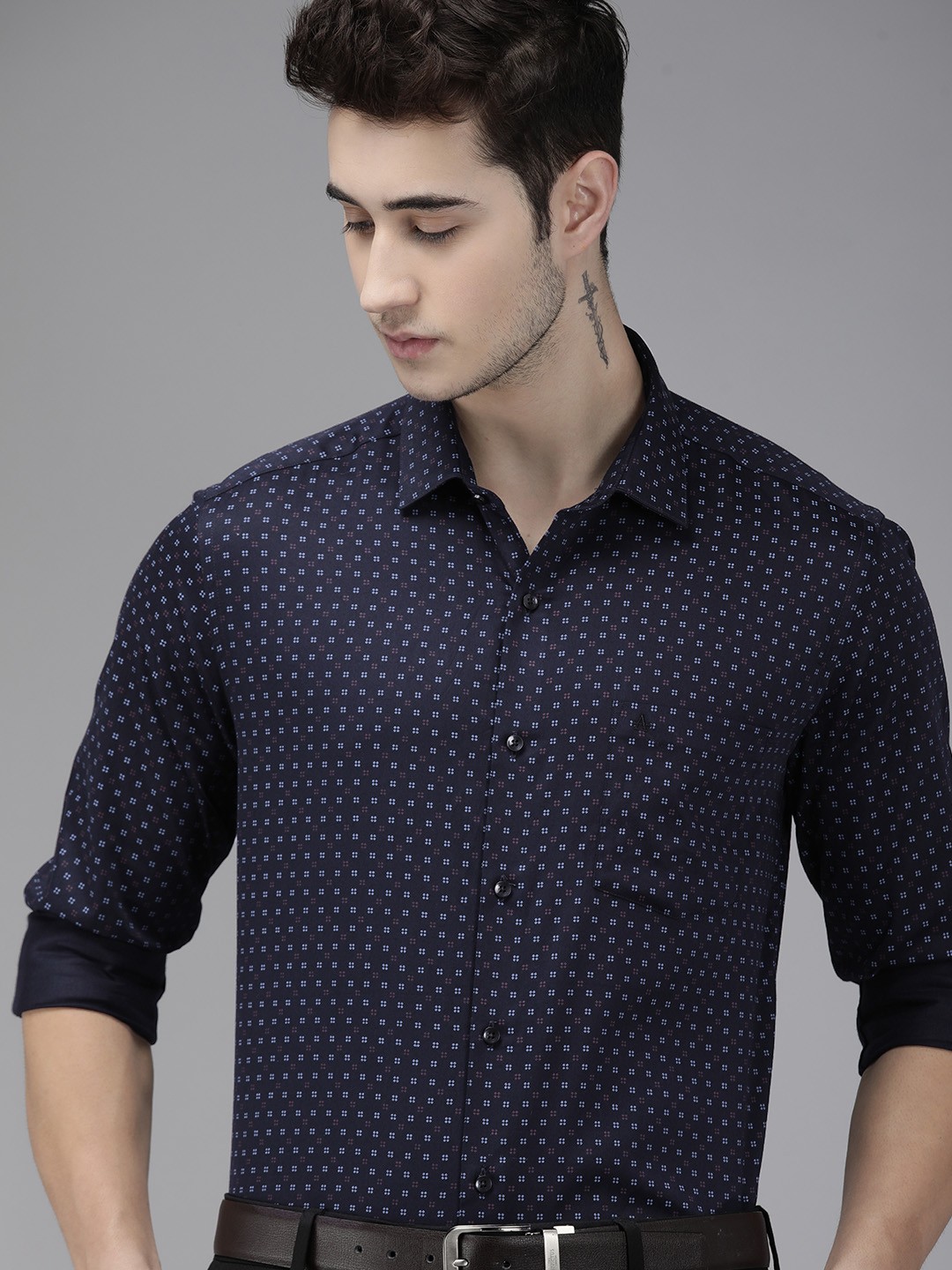 

Arrow Men Blue Geometric Printed Slim Fit Formal Shirt