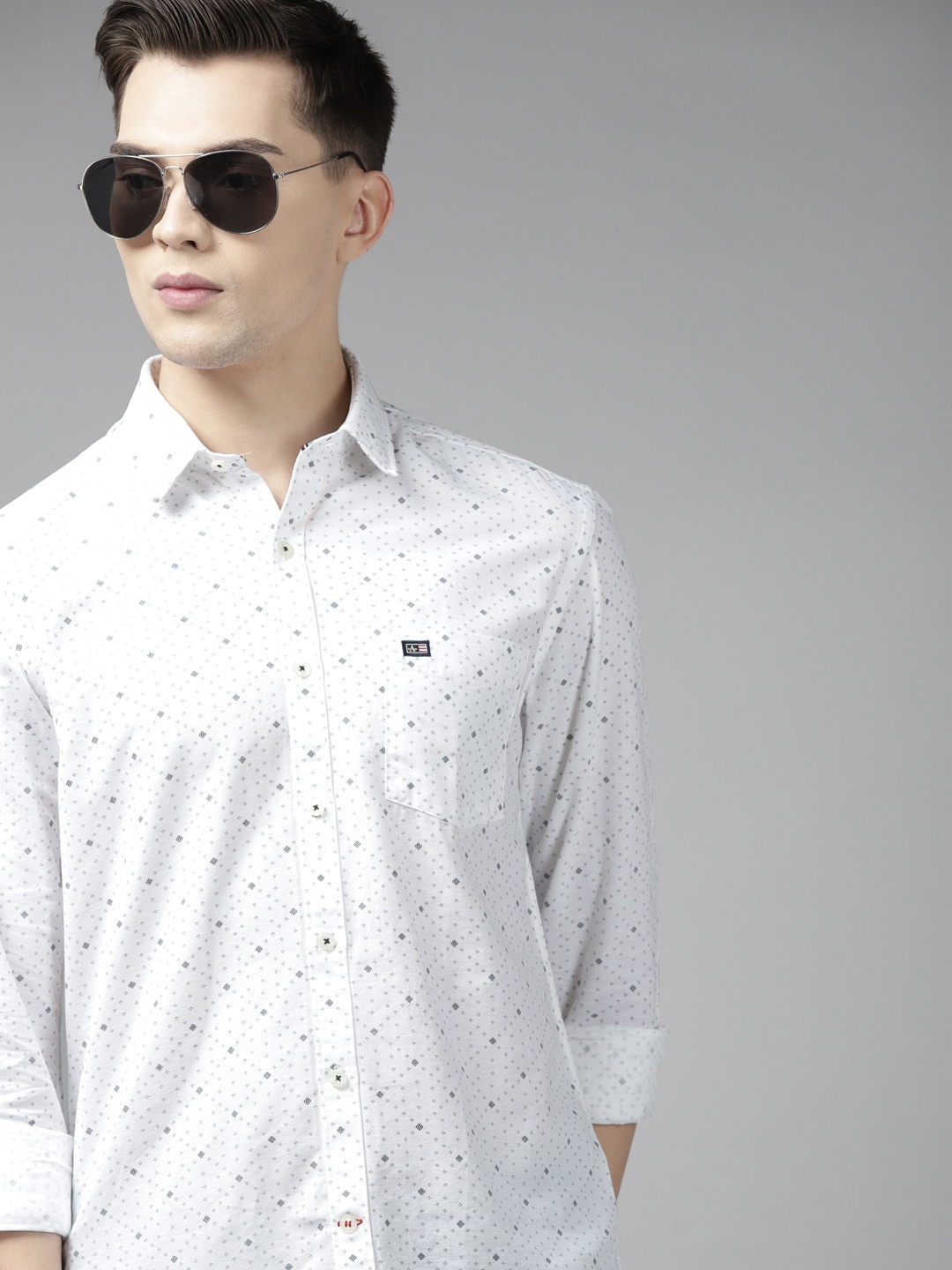 

Arrow Men White Pure Cotton Slim Fit Printed Casual Shirt