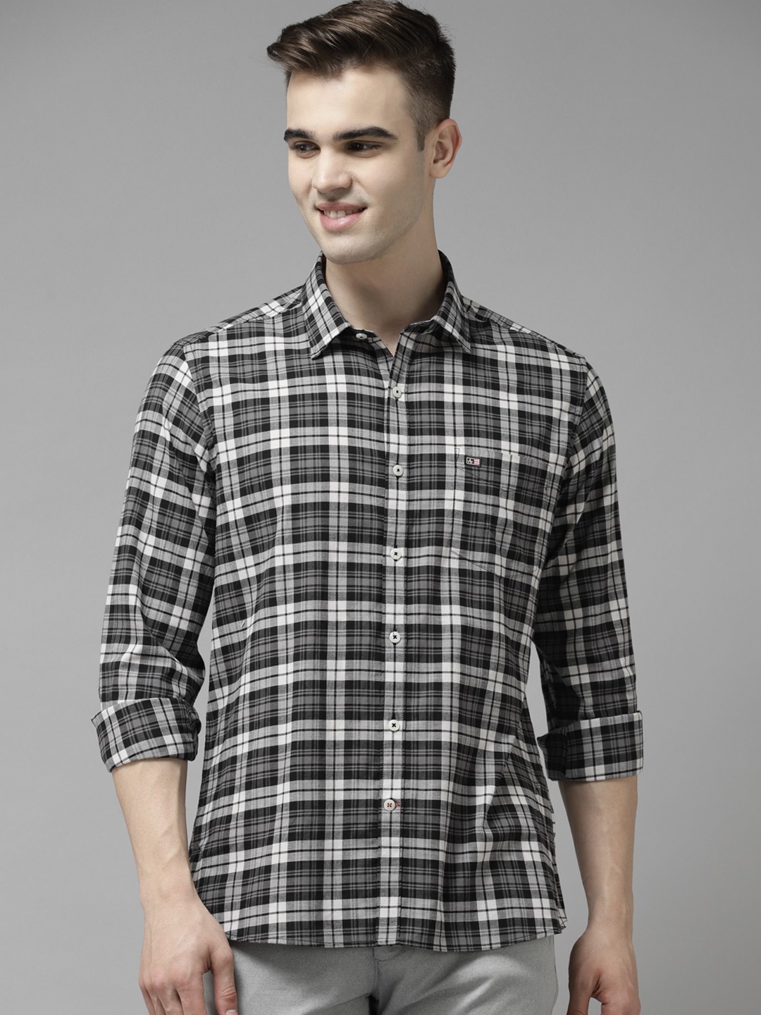 

Arrow Men Black & White Slim Fit Checked Casual Shirt