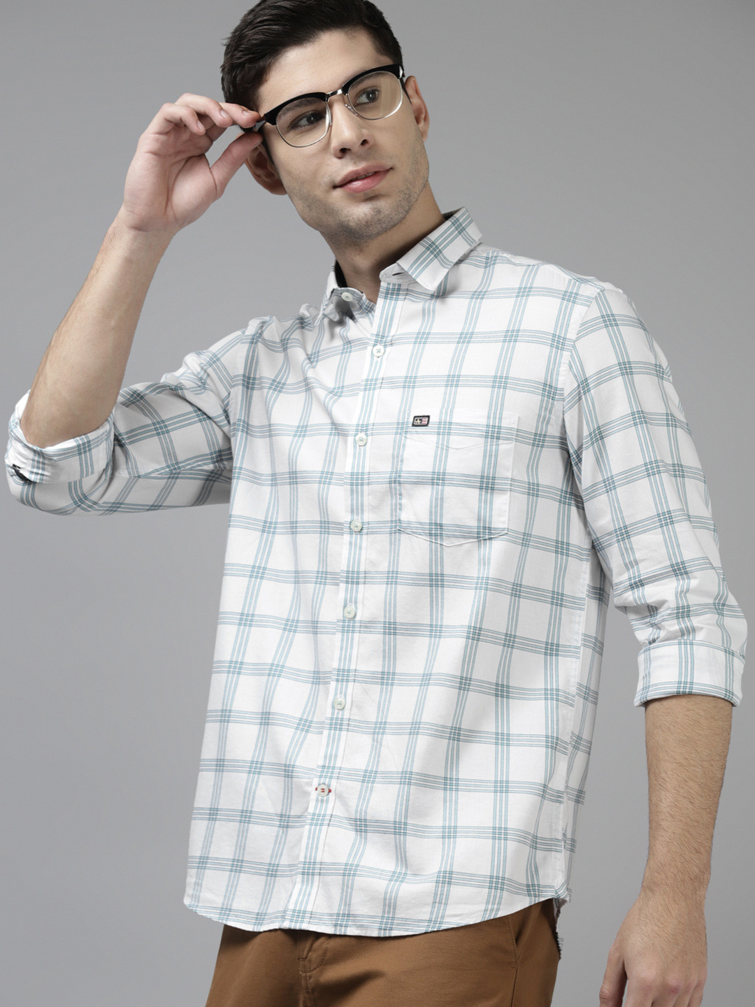 

Arrow Men White & Blue Pure Cotton Slim Fit Checked Casual Shirt
