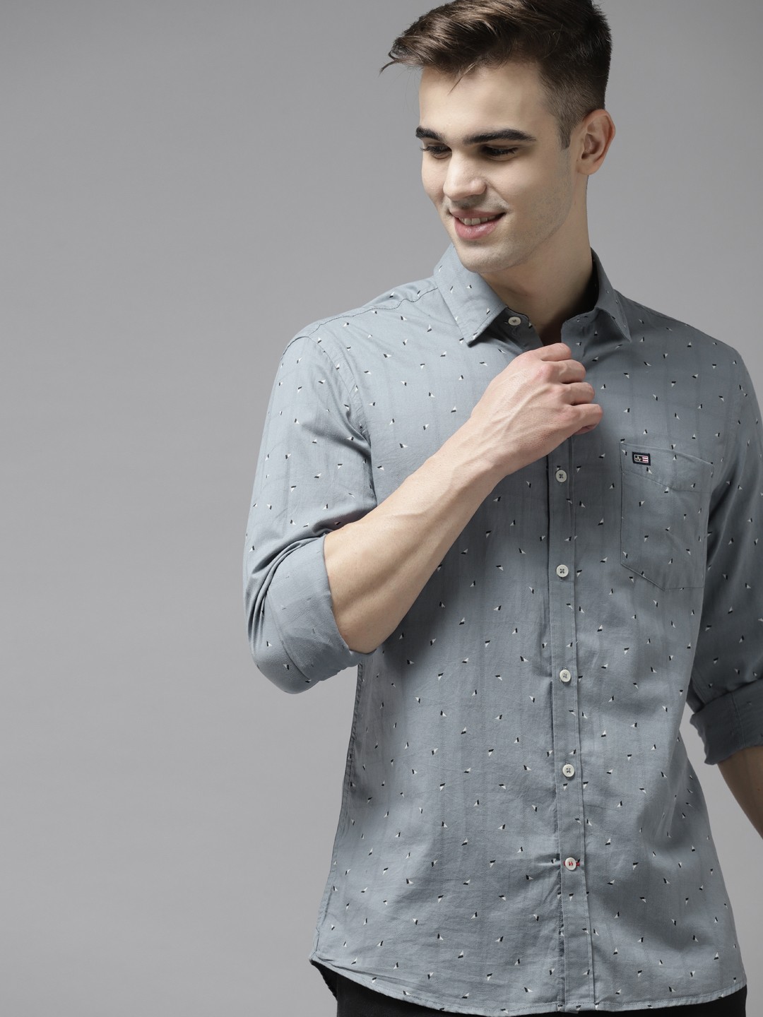 

Arrow Men Grey Pure Cotton Slim Fit Printed Casual Shirt