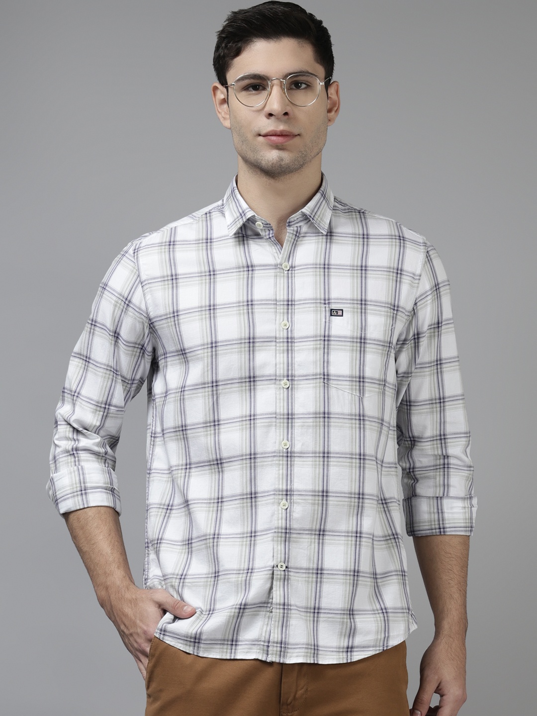 

Arrow Men White & Blue Pure Cotton Slim Fit Checked Casual Shirt