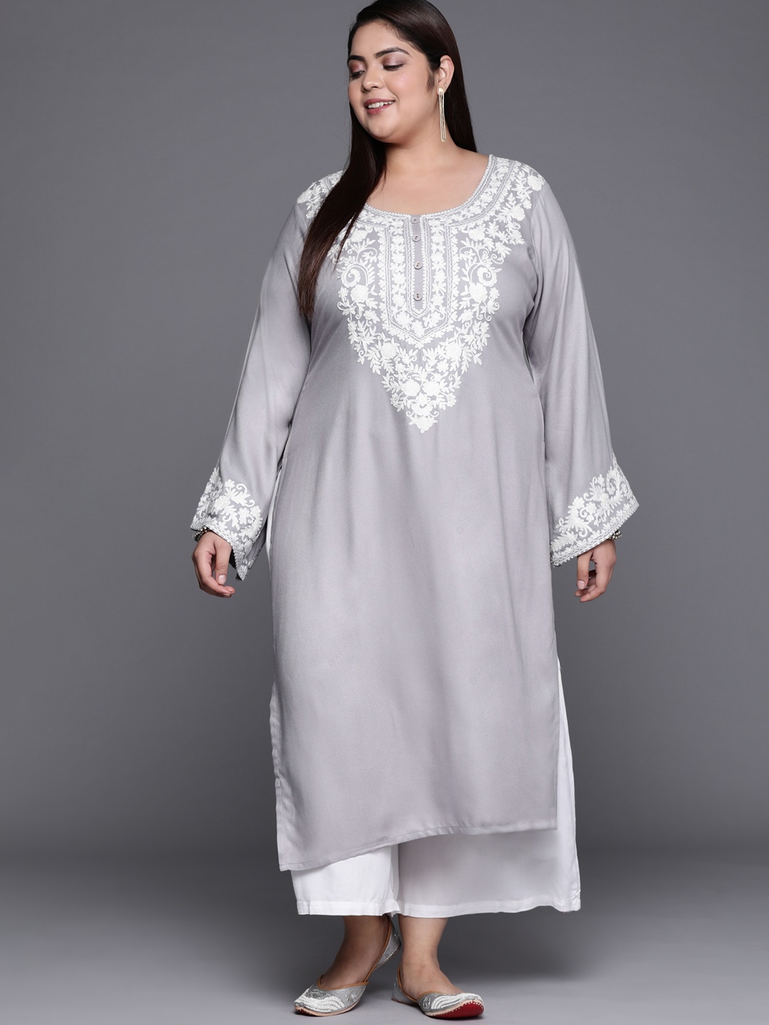 

EXTRA LOVE BY LIBAS Women Plus Size Grey & White Floral Embroidered Straight Kurta