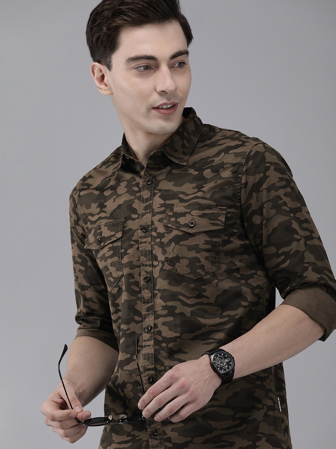 

THE BEAR HOUSE Men Olive Green Slim Fit Camouflage Printed Pure Cotton Casual Shirt