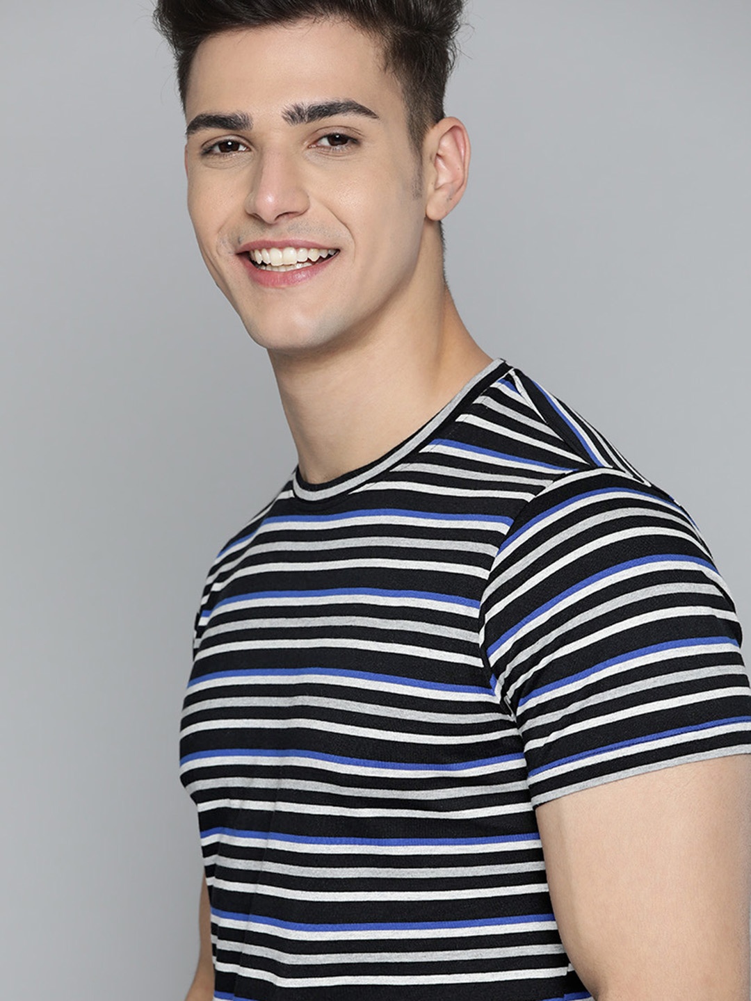 

Mast & Harbour Men Black & White Striped Pure Cotton T-shirt