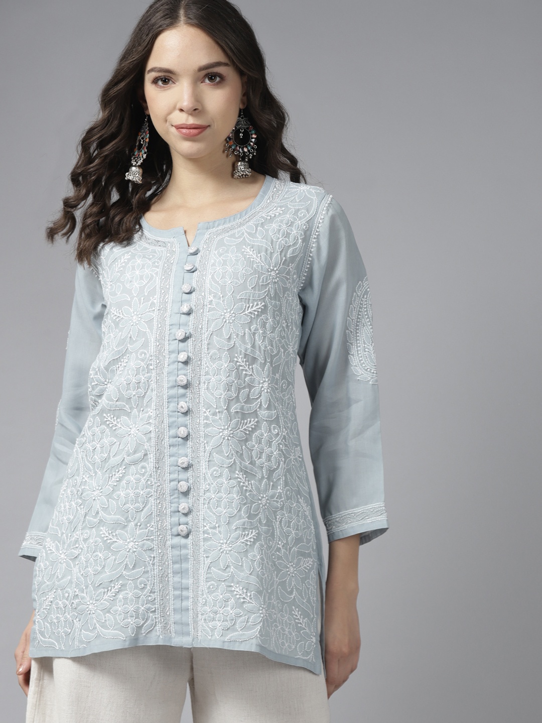 

ADA Grey & White Floral Embroidered Chikankari Handloom Kurti